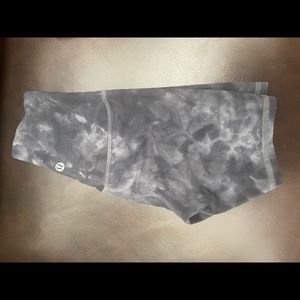 Lululemon diamond dye pitch grey graphite shorts 6 inch